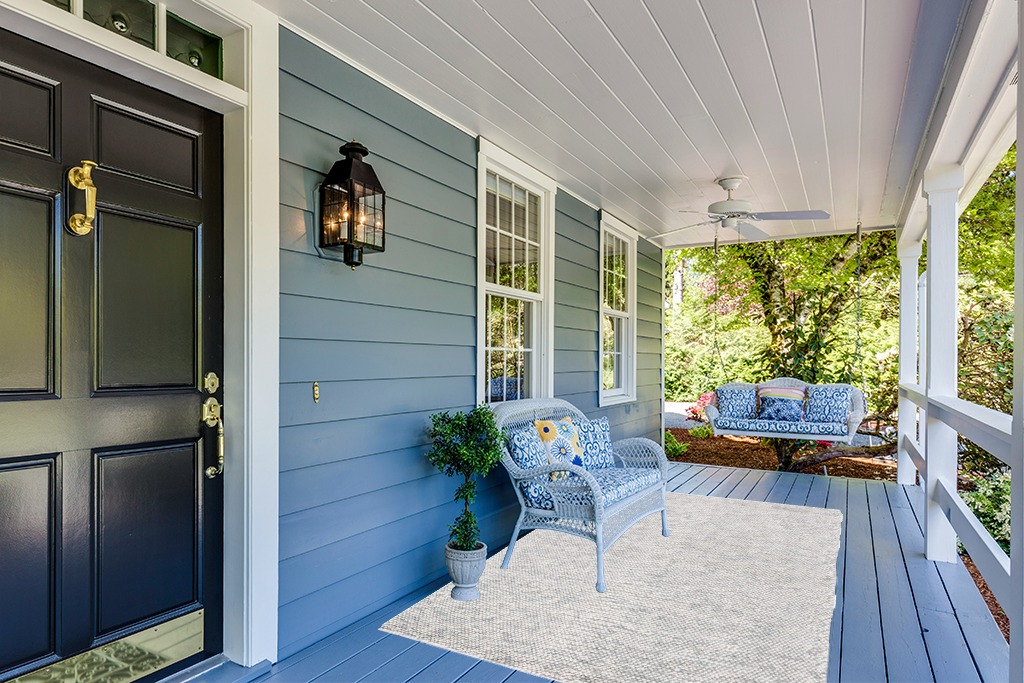 Rug ideas in Light Blue Patio
