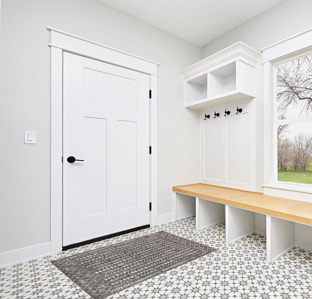 Farmhouse rug ideas in White Modern Entryway