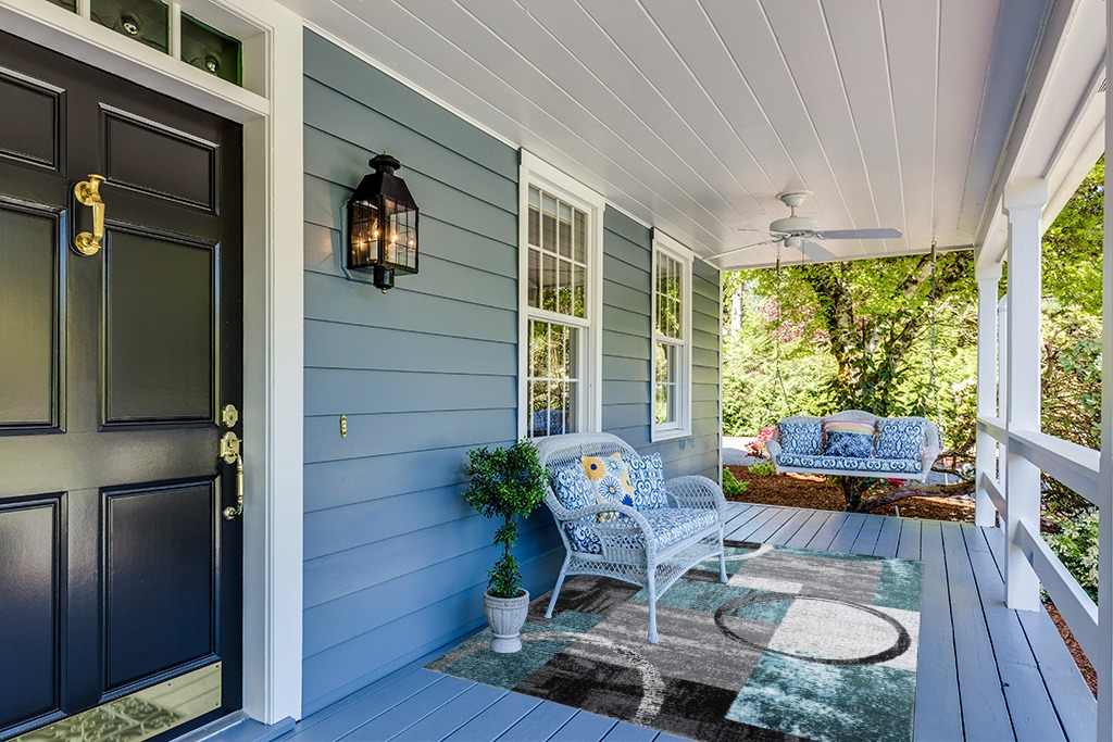Rug ideas in Light Blue Patio