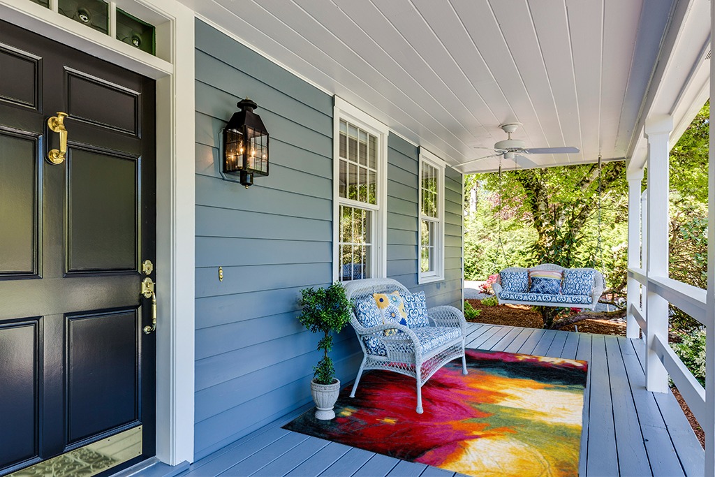 Rug ideas in Light Blue Patio