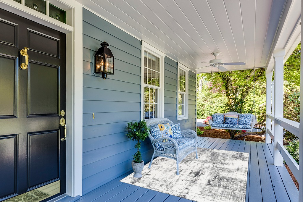 Rug ideas in Light Blue Patio