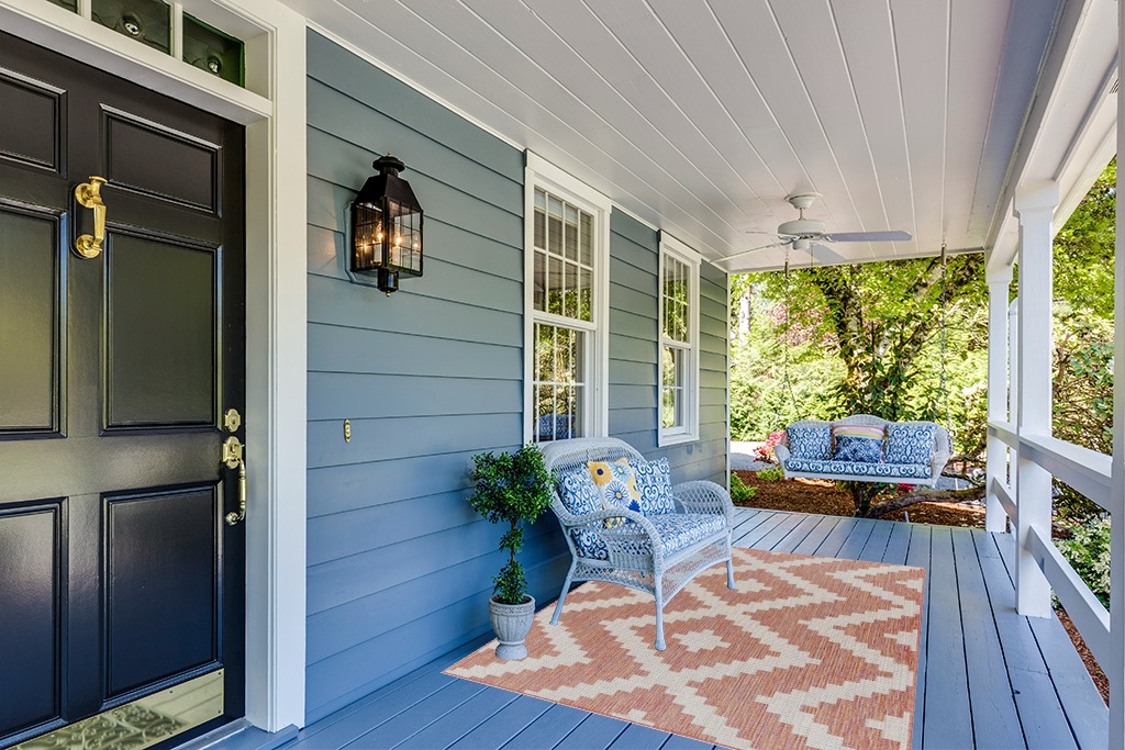Outdoor patio rug ideas in Light Blue Patio