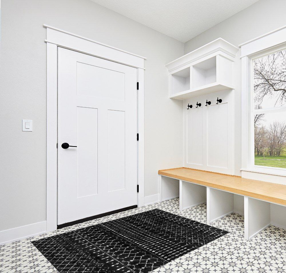Farmhouse rug ideas in White Modern Entryway
