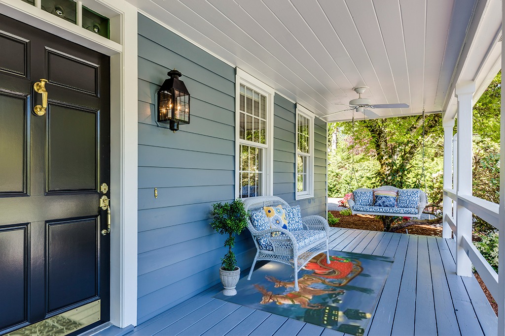 Outdoor patio rug ideas in Light Blue Patio