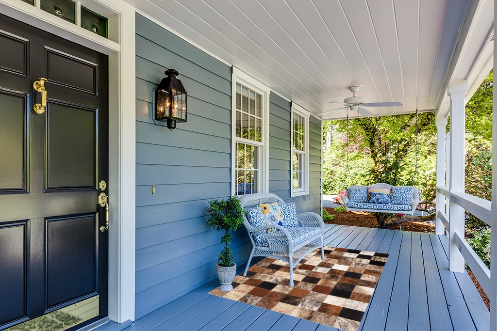 Rug ideas in Light Blue Patio