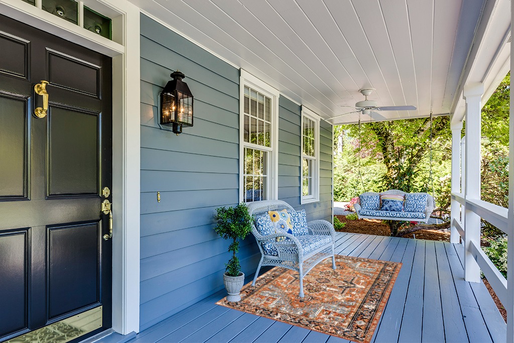 Farmhouse rug ideas in Light Blue Patio