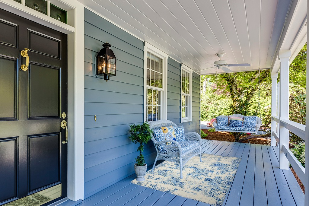 Outdoor patio rug ideas in Light Blue Patio