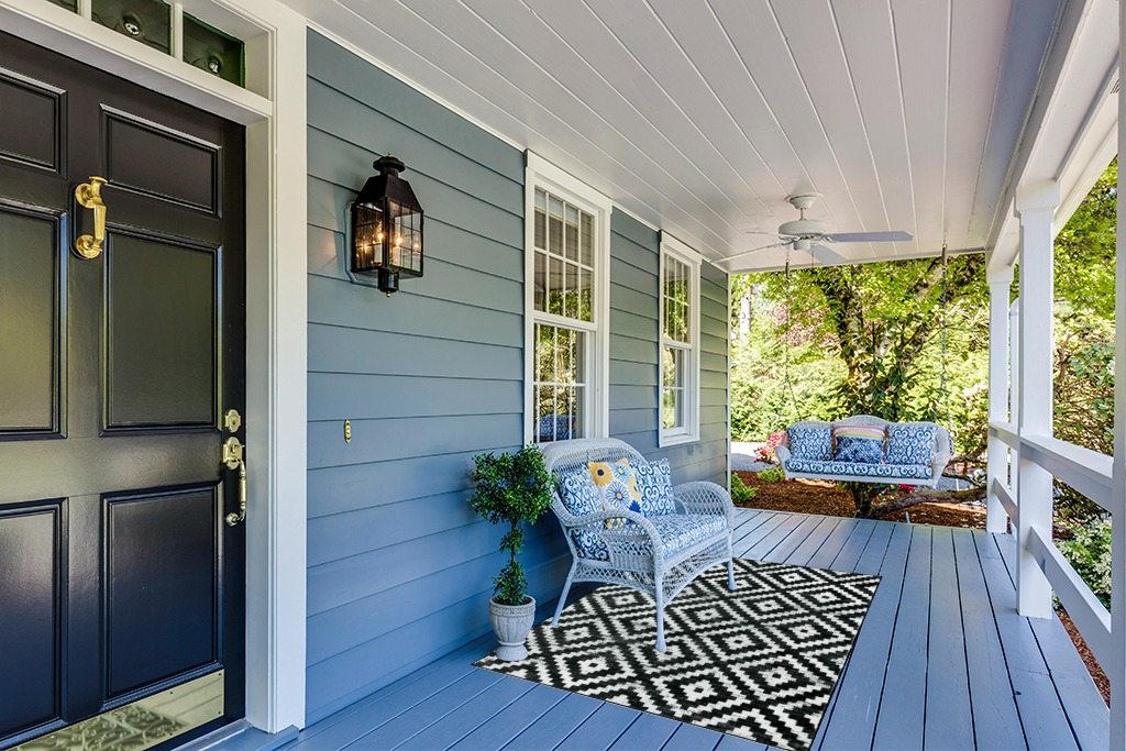 Rug ideas in Light Blue Patio