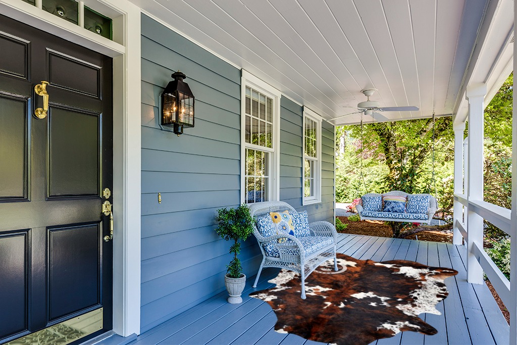 Rug ideas in Light Blue Patio
