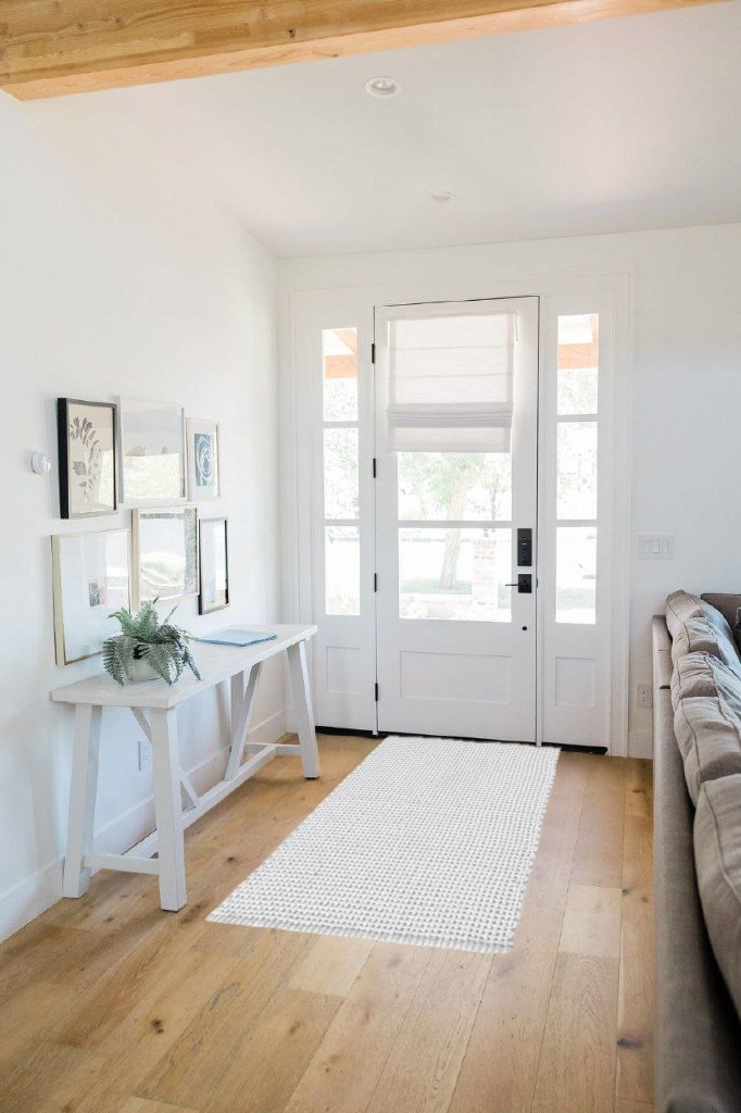 Anjanie Bath Rug Gracie Oaks Color: White in White Scandinavian Entryway