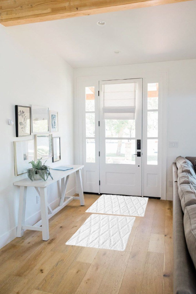 Vera Wang Tufted Diamond 2 Piece Reversible Bath Rug Set (White) in White Scandinavian Entryway