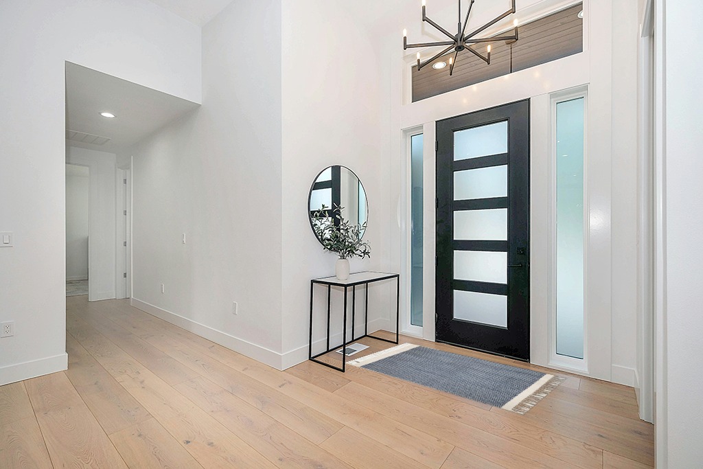 Farmhouse rug ideas in Modern White Entryway