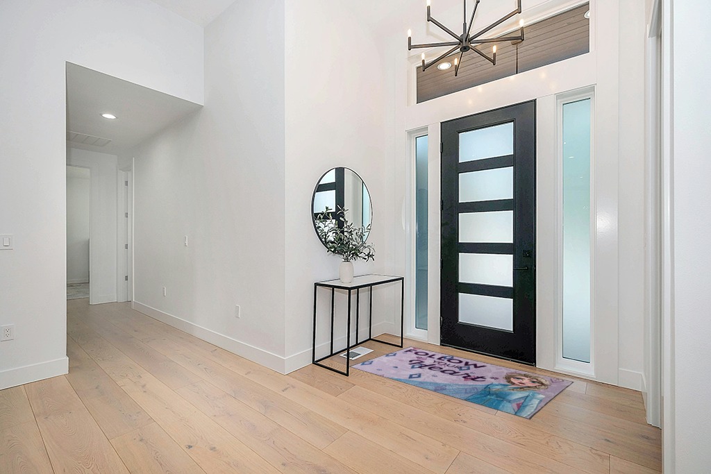Rug ideas in Modern White Entryway