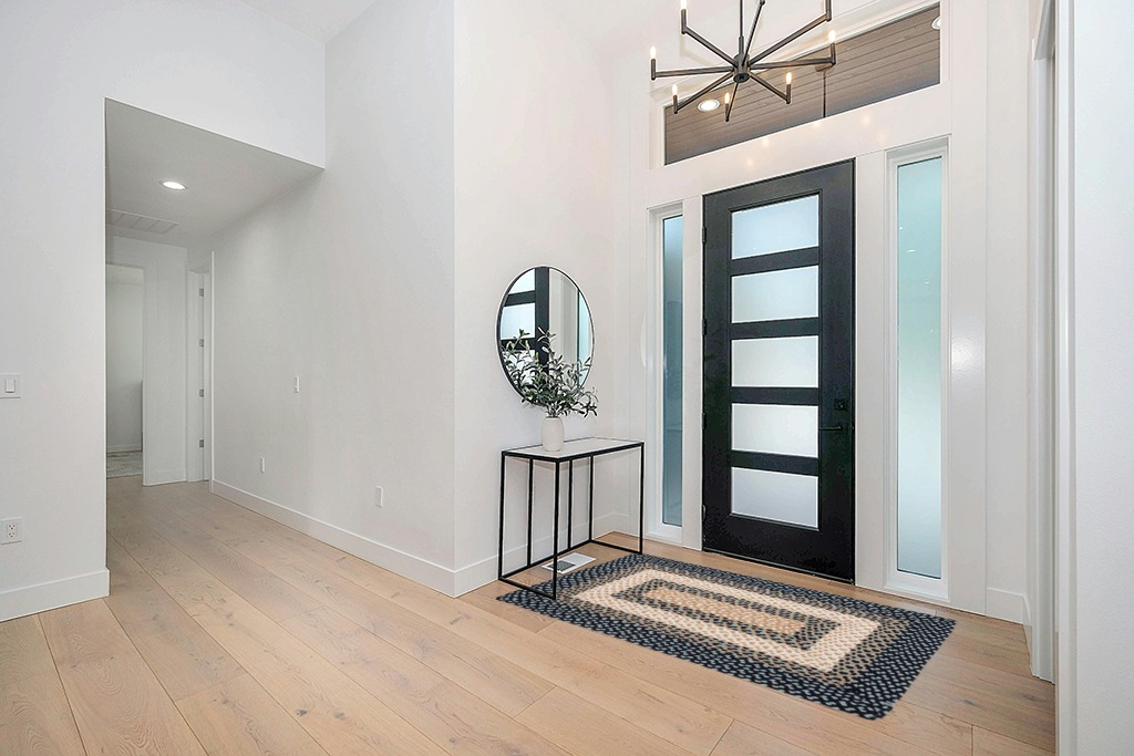 Farmhouse rug ideas in Modern White Entryway