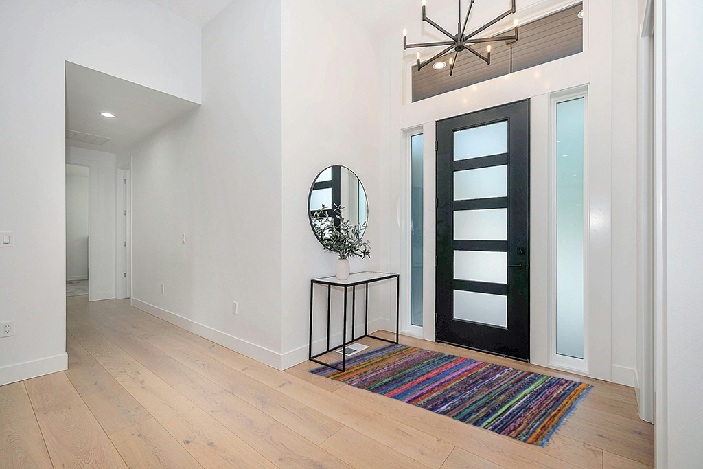 Entryway rug ideas in Modern White Entryway