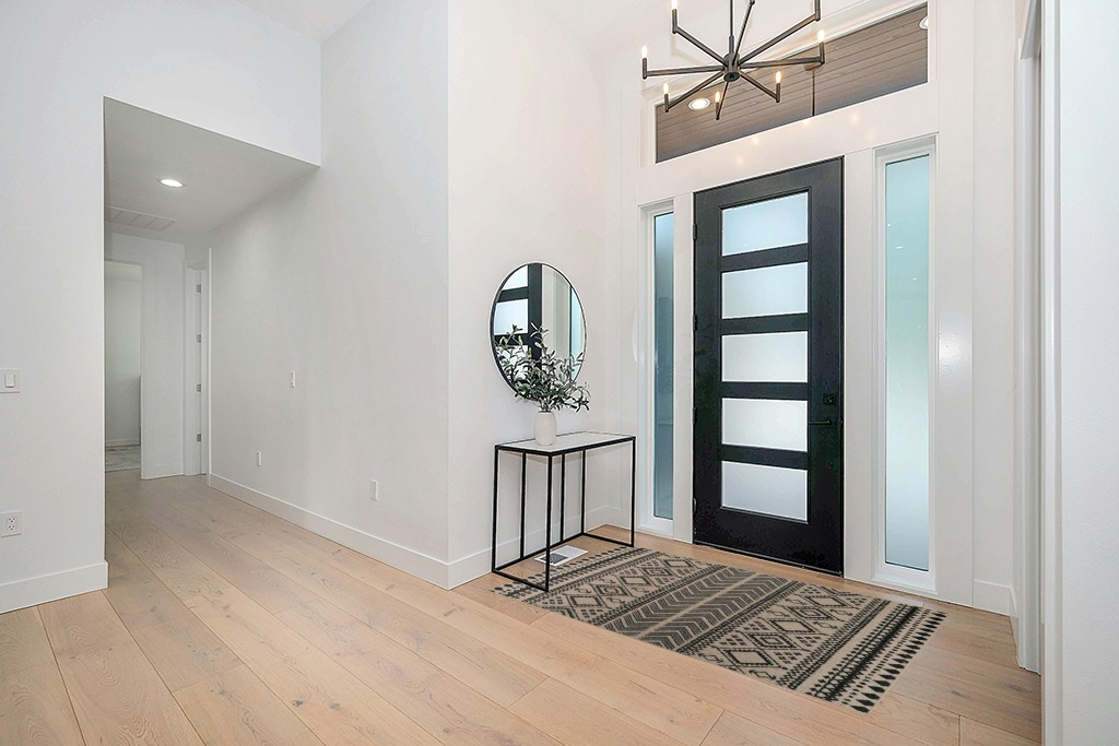 Farmhouse rug ideas in Modern White Entryway
