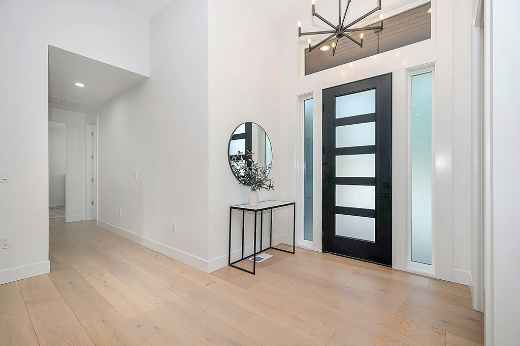 Rug ideas in Modern White Entryway