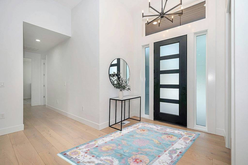 Rug ideas in Modern White Entryway
