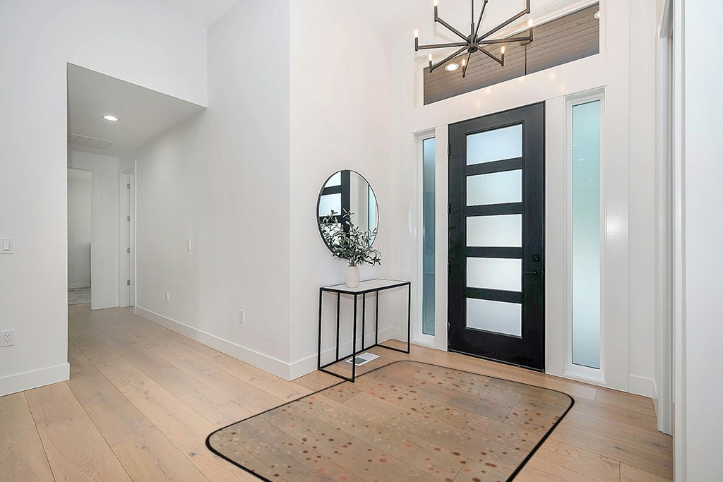 Green rug ideas in Modern White Entryway