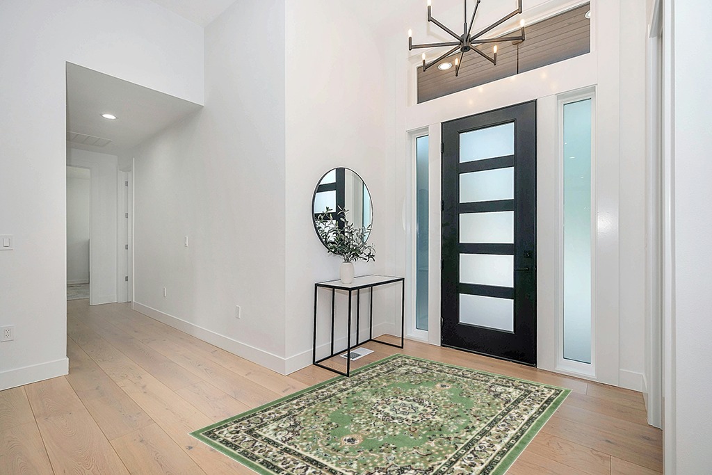 Green rug ideas in Modern White Entryway