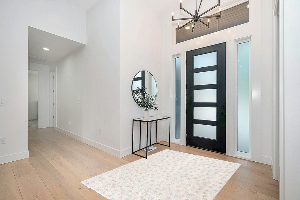 Rug ideas in Modern White Entryway