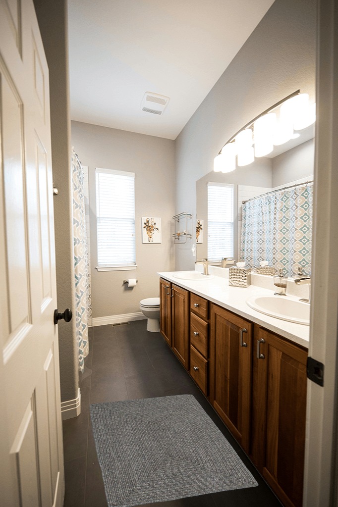 Bathroom rug ideas black in Wooden and Grey Bathroom