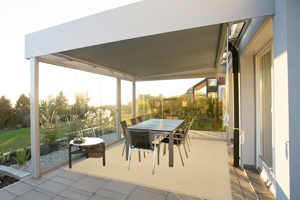 Yellow rug ideas in Silver and Grey Outdoor Patio