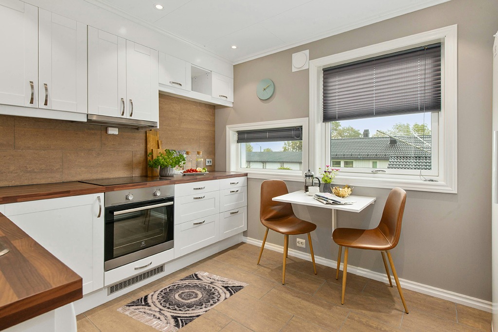 Boho rug ideas in Wood and White Small Kitchen