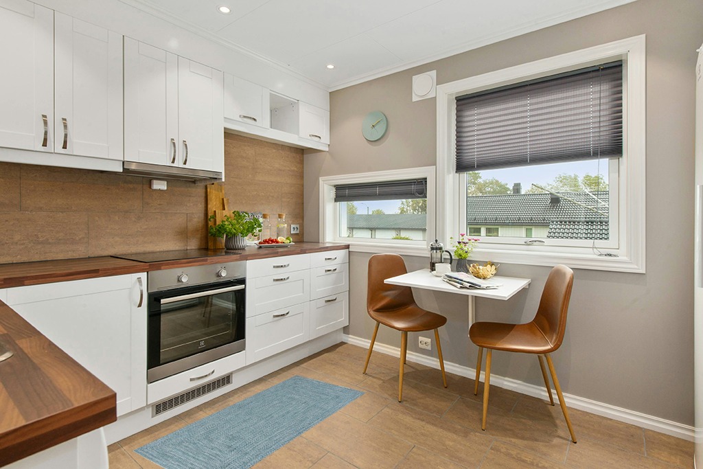 Farmhouse kitchen rug ideas in Wood and White Small Kitchen