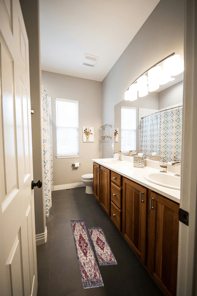 Grey rug ideas in Wooden and Grey Bathroom