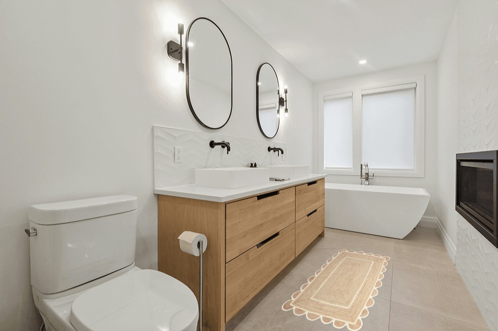Jute rug decorating ideas in Scandinavian Neutral bathroom