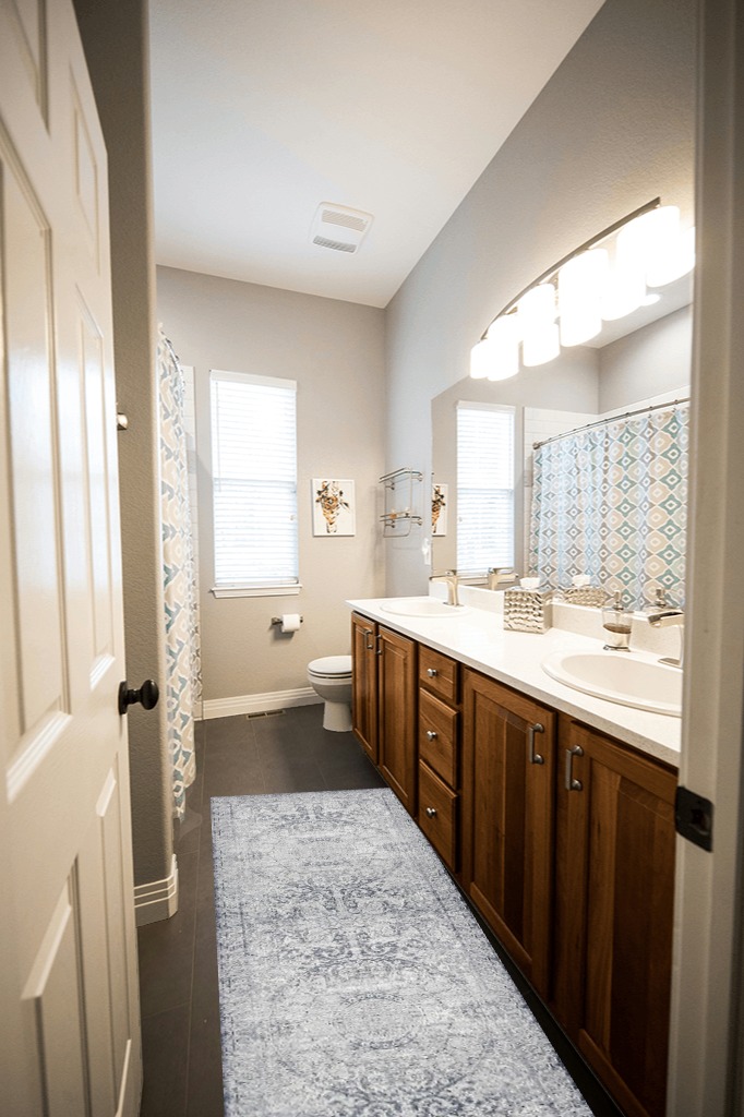 Grey rug ideas in Wooden and Grey Bathroom