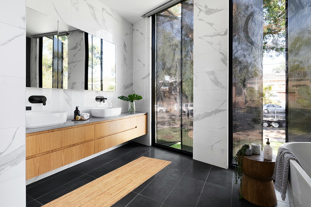 Jute rug decorating ideas in Modern Black Tiled bathroom