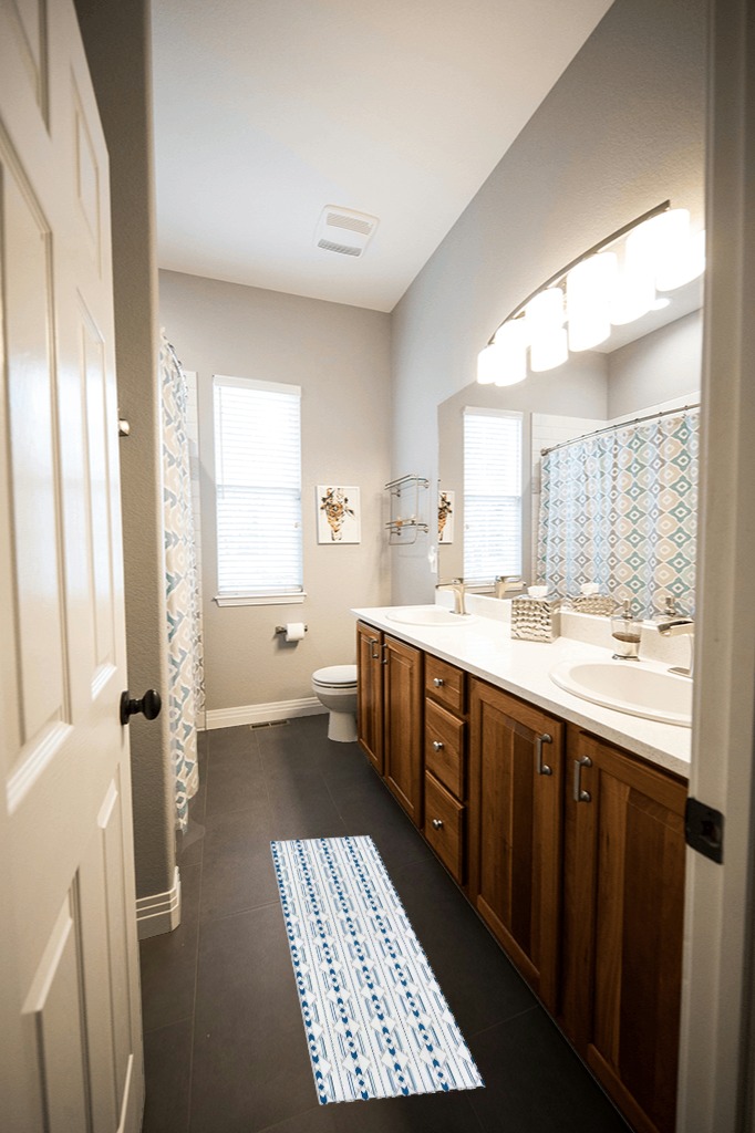 Large bathroom rug ideas
