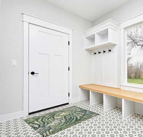 nuLOOM Cali Abstract Leaves Area Rug in White Modern Entryway