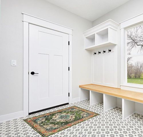 Wonnitar Bohemian Medallion Area Rug in White Modern Entryway