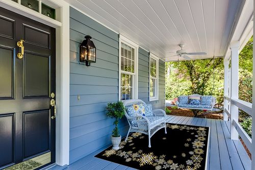 Christmas Area Rug 5 x 8, Washable Bedroom Rug Non-Slip Kitchen Rugs Non Shedding Floor Cover Mat Runner Rug for Living Room Dining Room Outdoor Carpet Winter Snowflakes Black Gold in Light Blue Patio