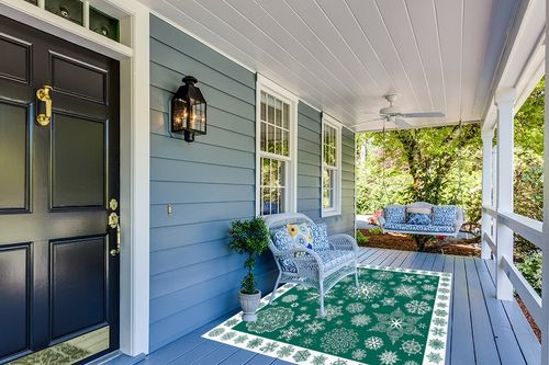 Christmas Area Rug 5 x 8, Washable Bedroom Rug Non-Slip Kitchen Rugs Non Shedding Floor Cover Mat Runner Rug for Living Room Dining Room Outdoor Carpet Seasonal Green Snowflakes Winter Xmas in Light Blue Patio