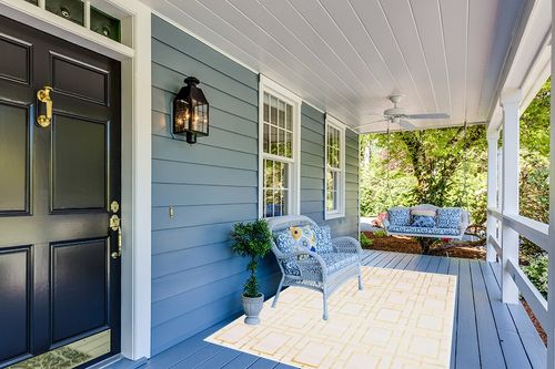 Marilyn Monroe Glam Collection Area Rug - Deco (5'x 8' Rectangle, White Gold/ Gold) in Light Blue Patio