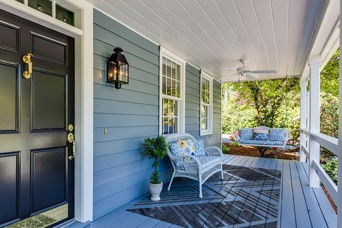 nuLOOM Elaine Handmade Leather Cowhide Geometric Area Rug, 5x8, Grey in Light Blue Patio