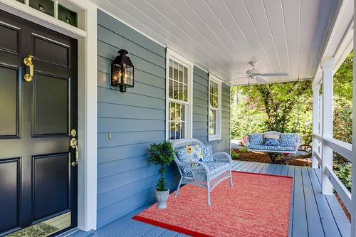 SAFAVIEH Montauk Collection Area Rug - 5' x 8', Red, Handmade Tassel Cotton, Ideal for High Traffic Areas in Living Room, Bedroom (MTK610N) in Light Blue Patio