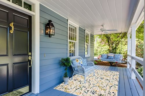 SAFAVIEH Evoke Collection 5'1" x 7'6" Ivory / Yellow EVK284C Modern Abstract Non-Shedding Living Room Bedroom Area Rug in Light Blue Patio