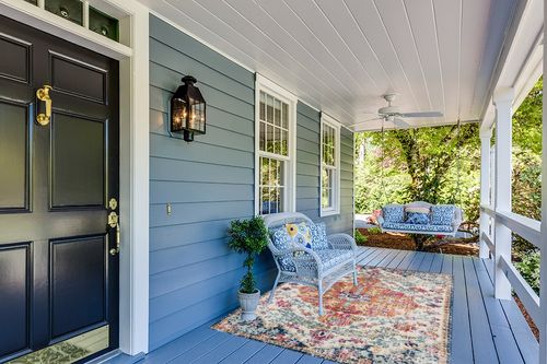 Orange/Navy Traditional  Living Room Area Rug in Light Blue Patio