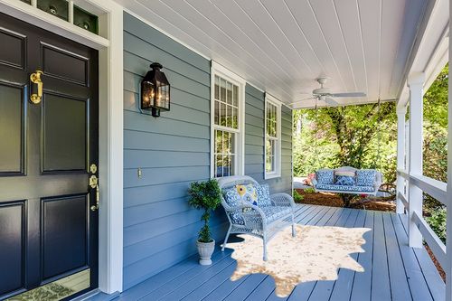 nuLOOM Iraida Contemporary Faux Cowhide Area Rug, 5' x 6' 7", Off-white in Light Blue Patio