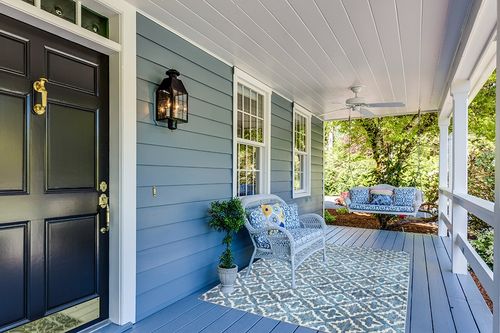 Linon Painterly Holmes Printed Lux Soft Faux Rabbit 5' X 7' Area Rug in Blue and White in Light Blue Patio