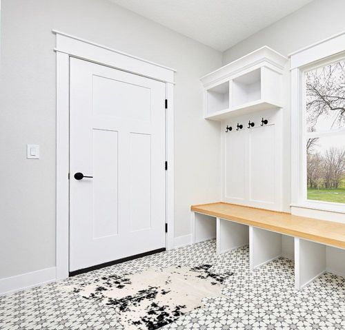 nuLOOM Marcia Machine Washable Faux Cowhide Accent Rug, 3' 10" x 5', Black in White Modern Entryway