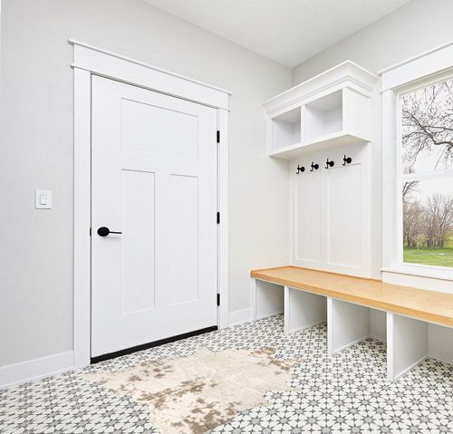 nuLOOM Marcia Machine Washable Faux Cowhide Area Rug, 3' 10" x 5', Off-White in White Modern Entryway