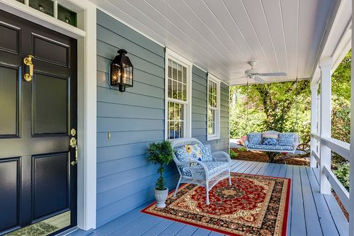 Well Woven Barclay Medallion Kashan Red Traditional Area Rug (5'3" x 7'3") in Light Blue Patio