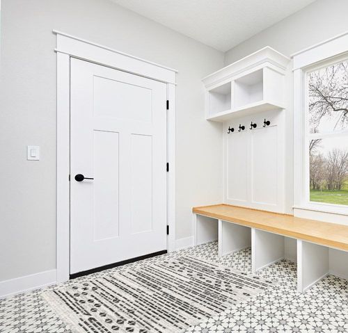 Geometric Ivory/Black Area Rug Union Rustic Rug Size: Rectangle 4'5" x 6'5" in White Modern Entryway