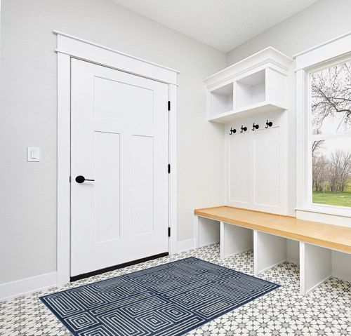 SAFAVIEH Amherst Collection Accent Rug - 4' x 6', Navy & Ivory, Mid-Century Modern Design, Non-Shedding & Easy Care, Ideal for High Traffic Areas in Entryway, Living Room, Bedroom (AMT430P) in White Modern Entryway